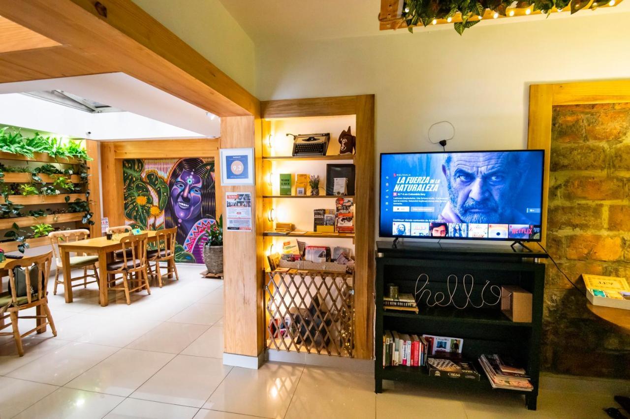 Adn Algo De Nosotros - Malaika Vandrarhem Medellín Exteriör bild