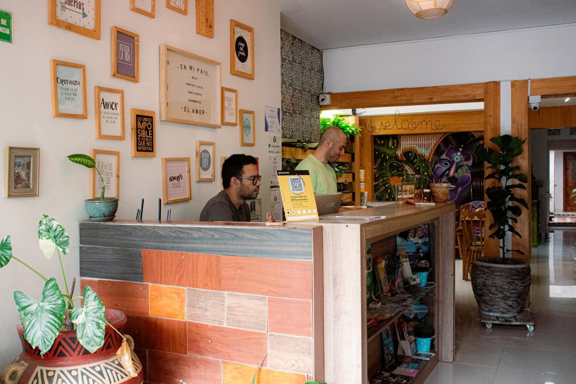 Adn Algo De Nosotros - Malaika Vandrarhem Medellín Exteriör bild