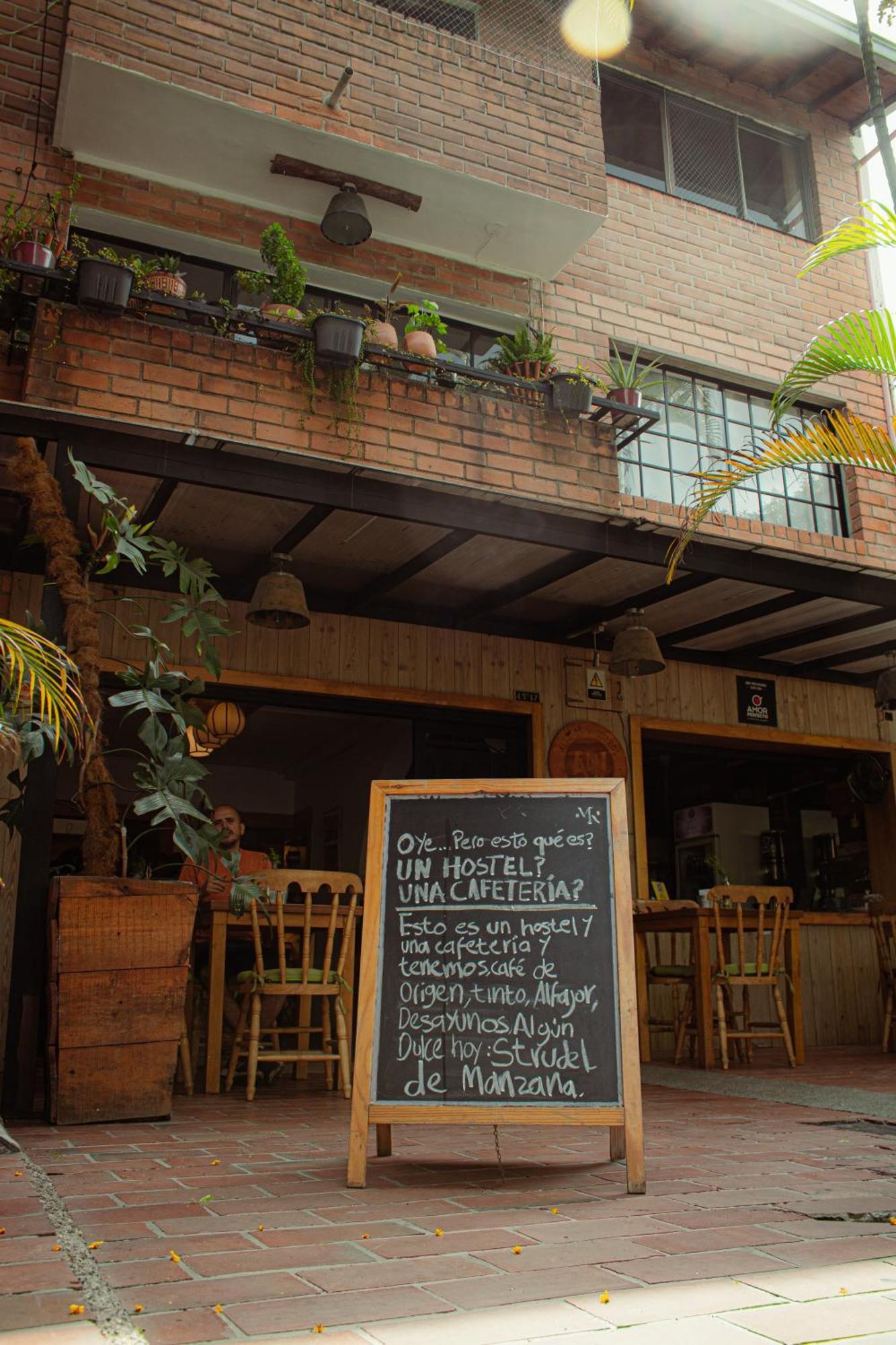 Adn Algo De Nosotros - Malaika Vandrarhem Medellín Exteriör bild
